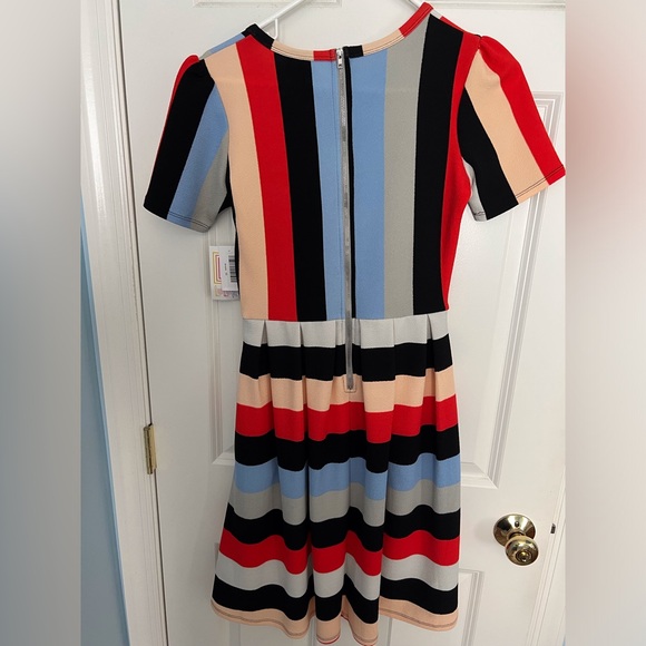 NWT LuLaRoe Amelia  dress with pockets - Picture 2 of 10